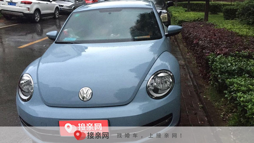 结婚遇见对面婚车扔什么