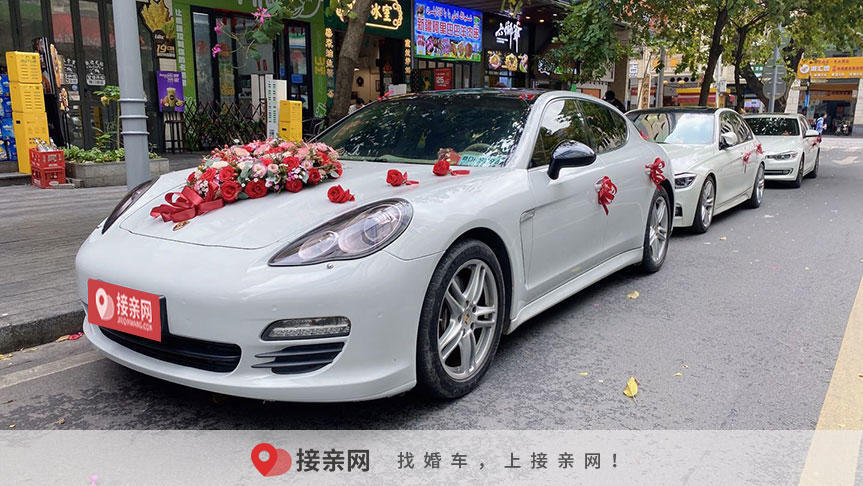 蓝色的婚车搭配哪种颜色的花 婚车布置一般用什么花
