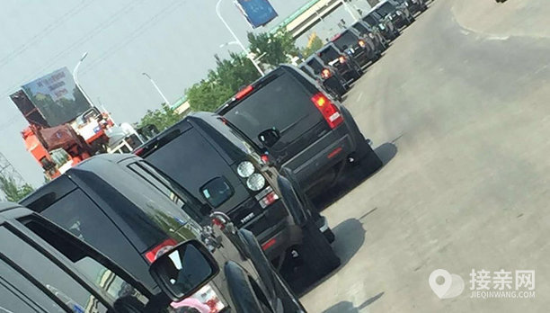 套餐宾利慕尚+9辆路虎发现4婚车