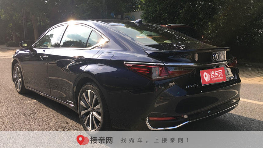 婚礼车出租:广州雷克萨斯es500元