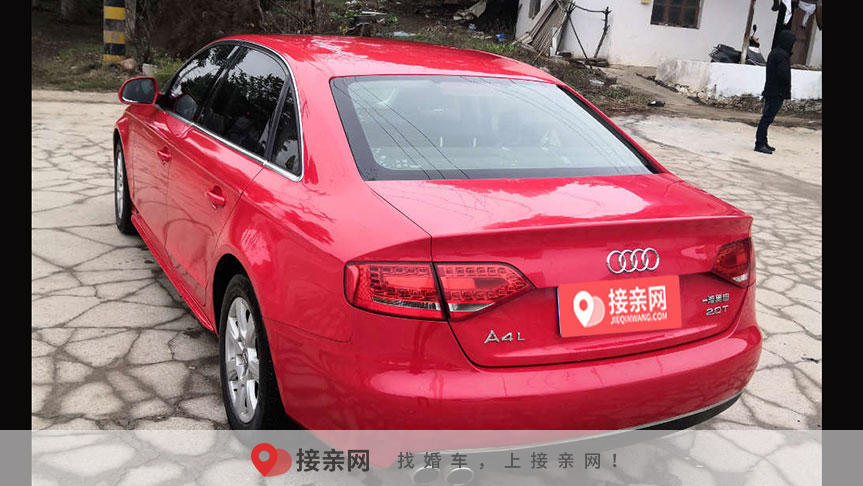 新車價:32萬 車牌號:鄂b***86 車身顏色:酒紅色 車載人數:3人 接親