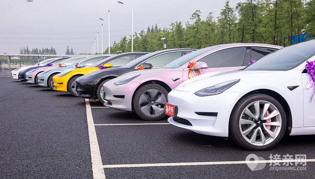 特斯拉model35辆特斯拉model3婚车队