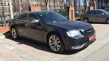 克莱斯勒300c婚车 (黑色,可做头车)