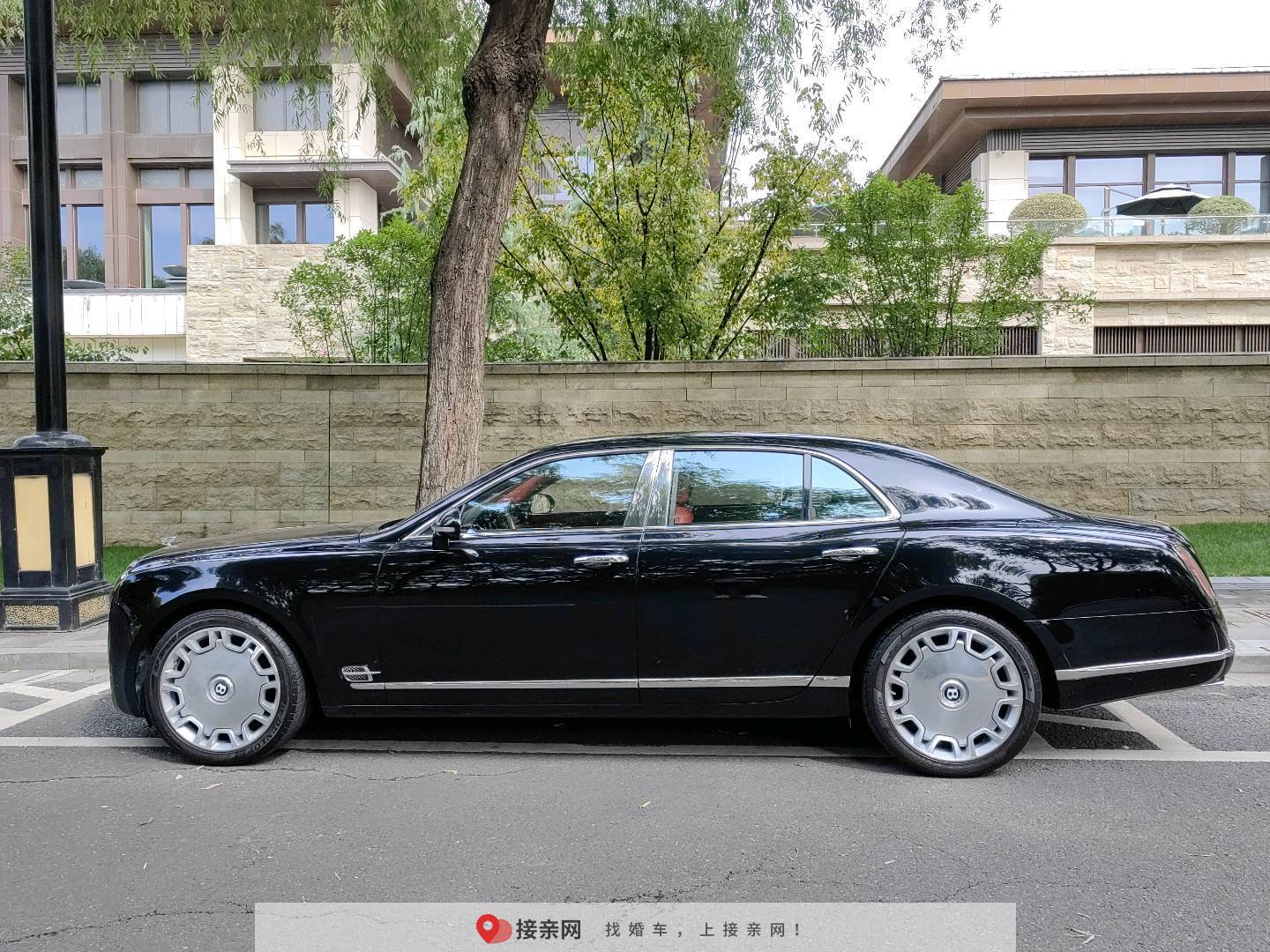 以上便是有关西安宾利慕尚婚车租赁价格多少钱的具体信息,该信息发布