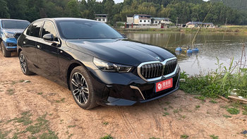 简先生提供宝马5系德阳婚庆用车880元起
