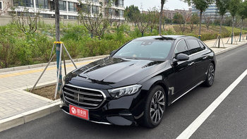 北京婚庆车队一般多少钱：奔驰E级大概533一辆